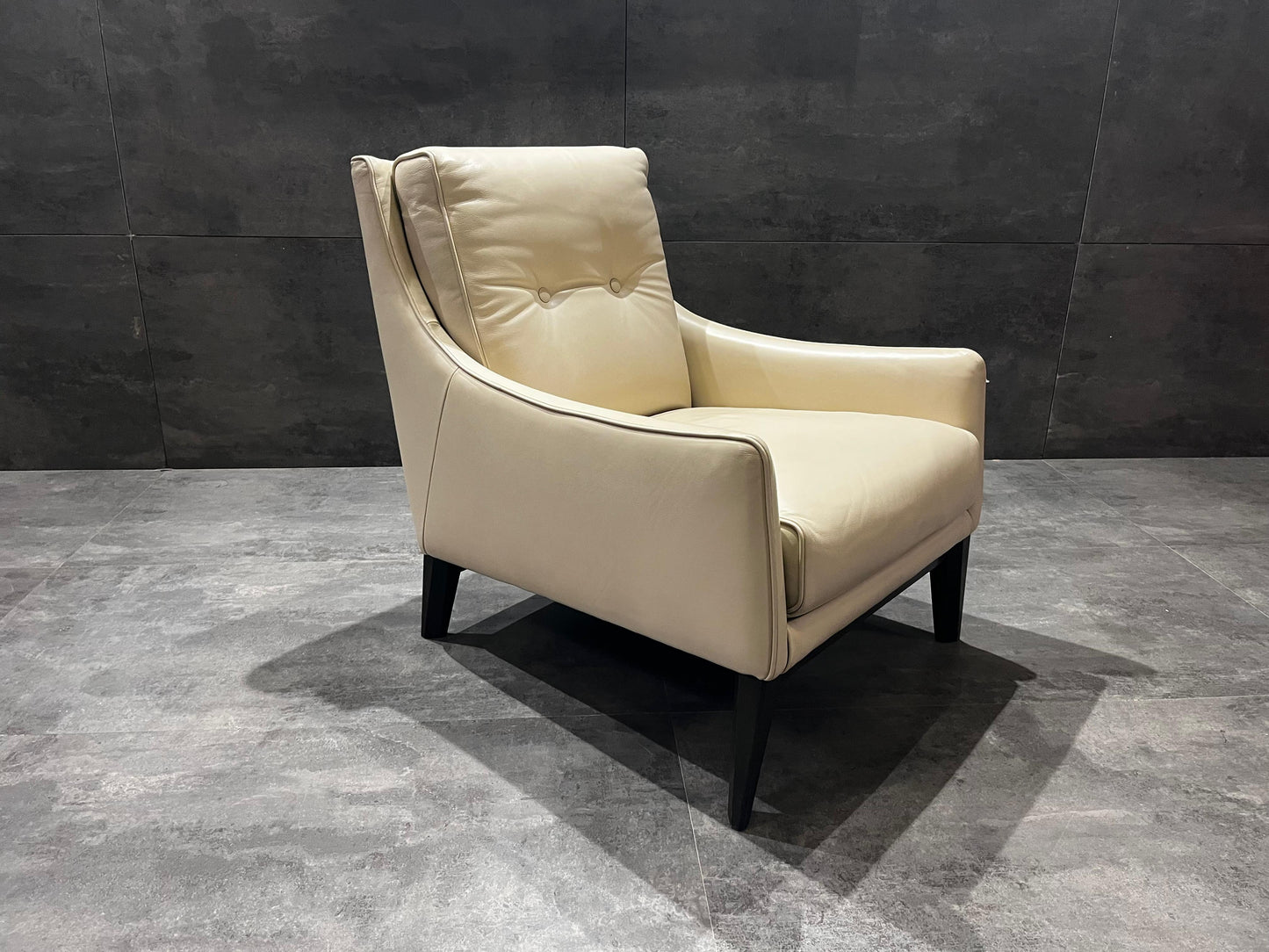 C011 - 1 SEATER ACCENT CHAIR - NAR