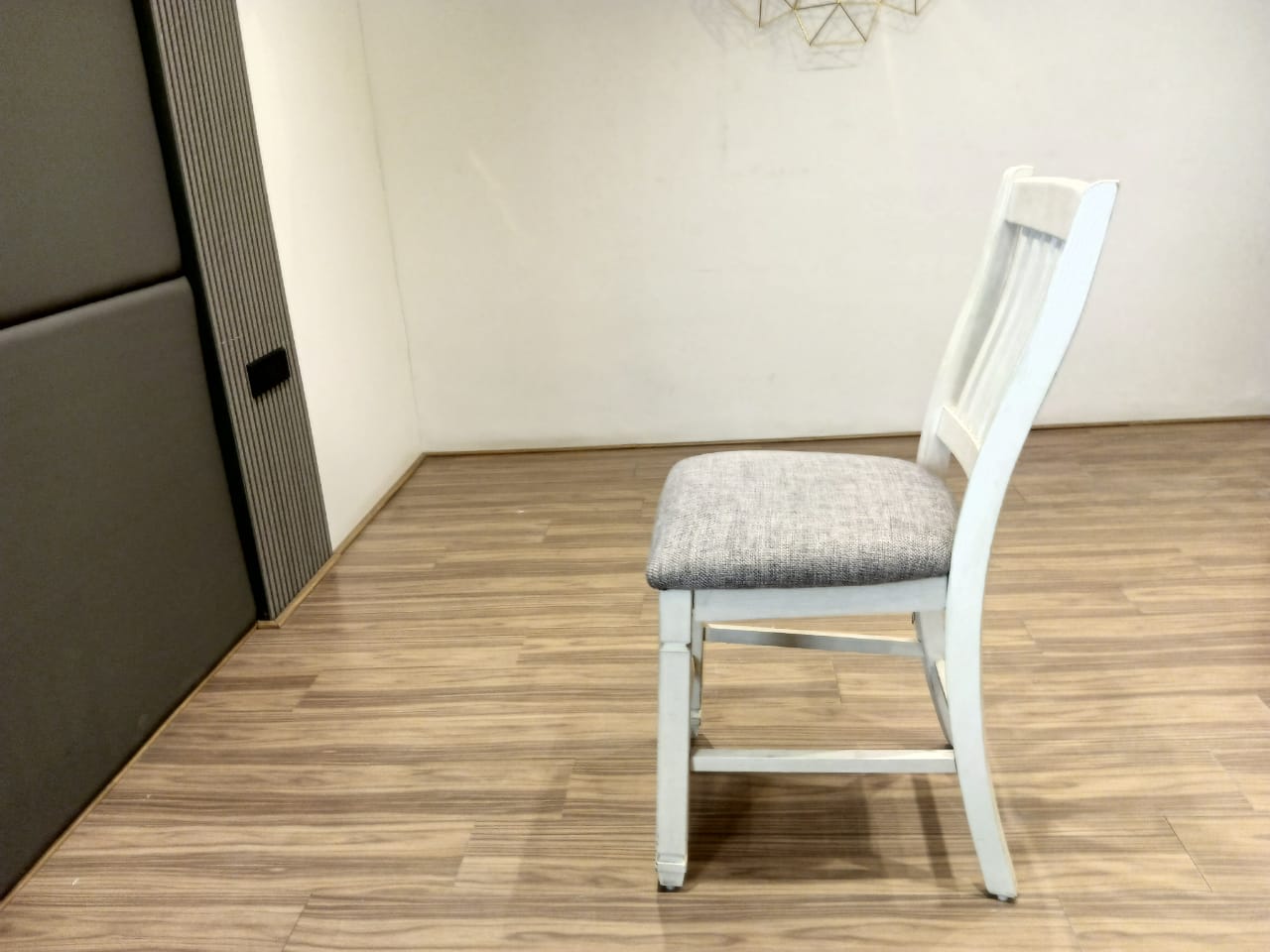 D647-124 - BAR STOOL - BWDA