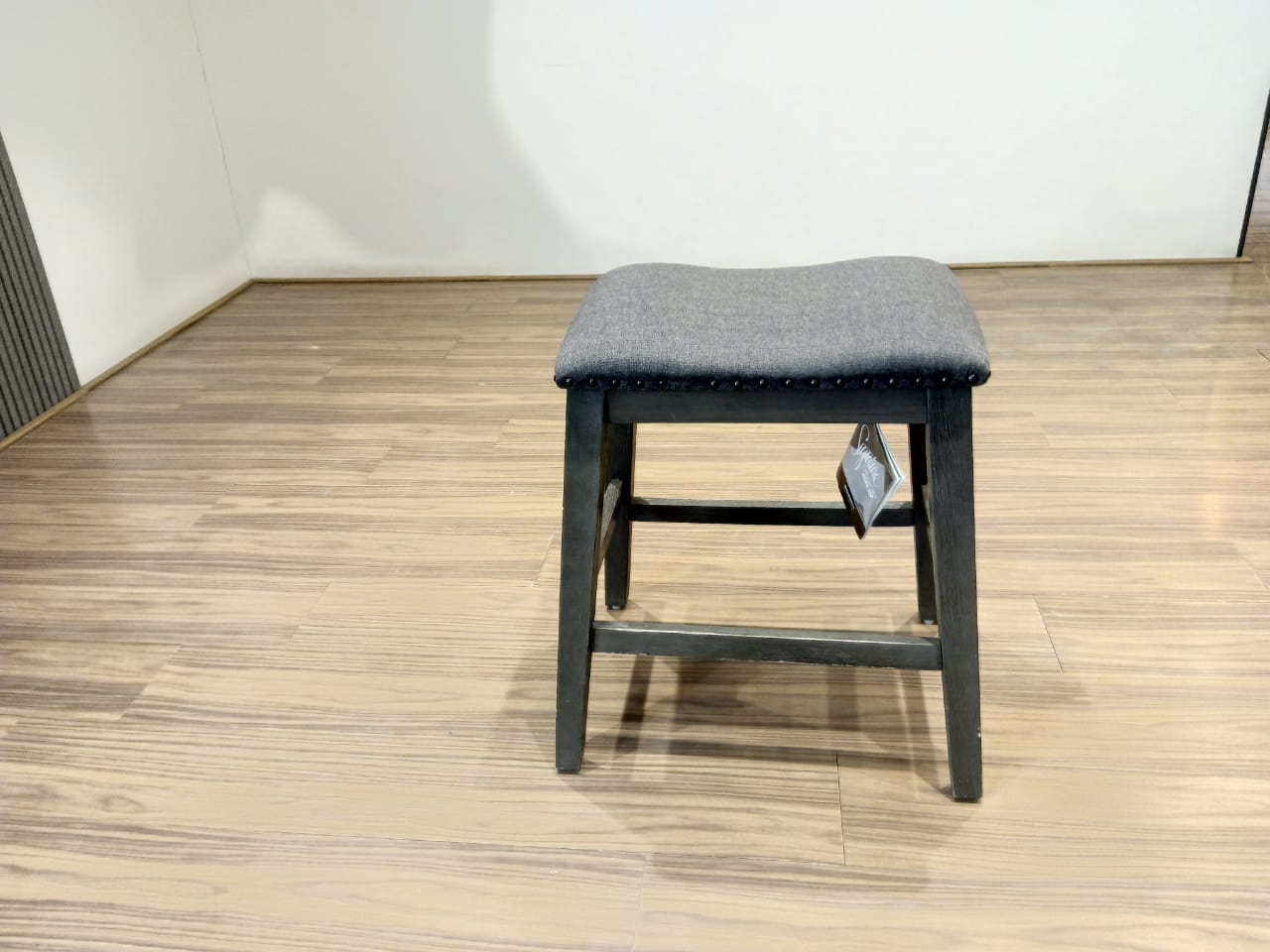 D388-024 - STOOL - BWDA