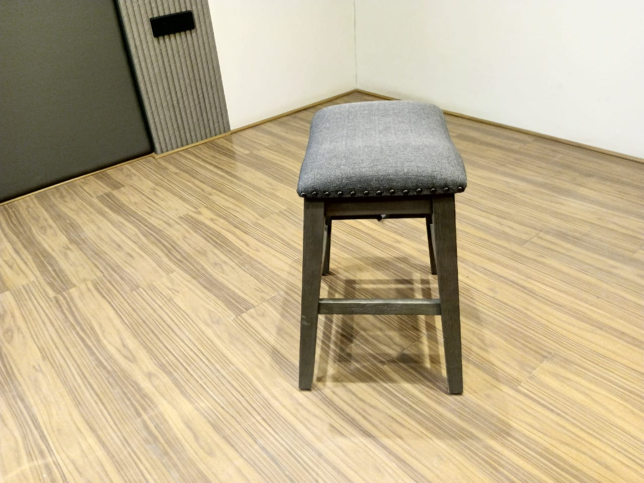 D388-024 - STOOL - BWDA