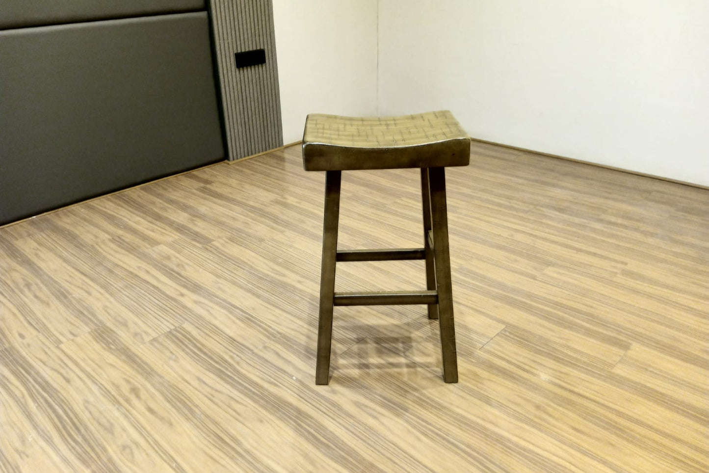 D548-630 - BAR STOOL - BWDA