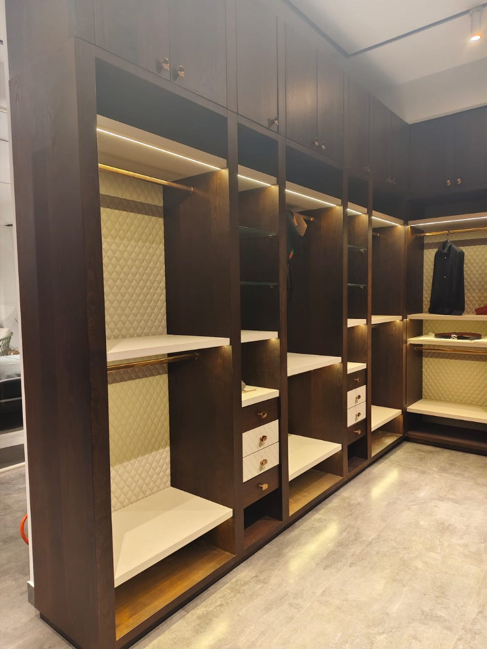 WALKIN WARDROBE - NAR DASH(BESPOKE)