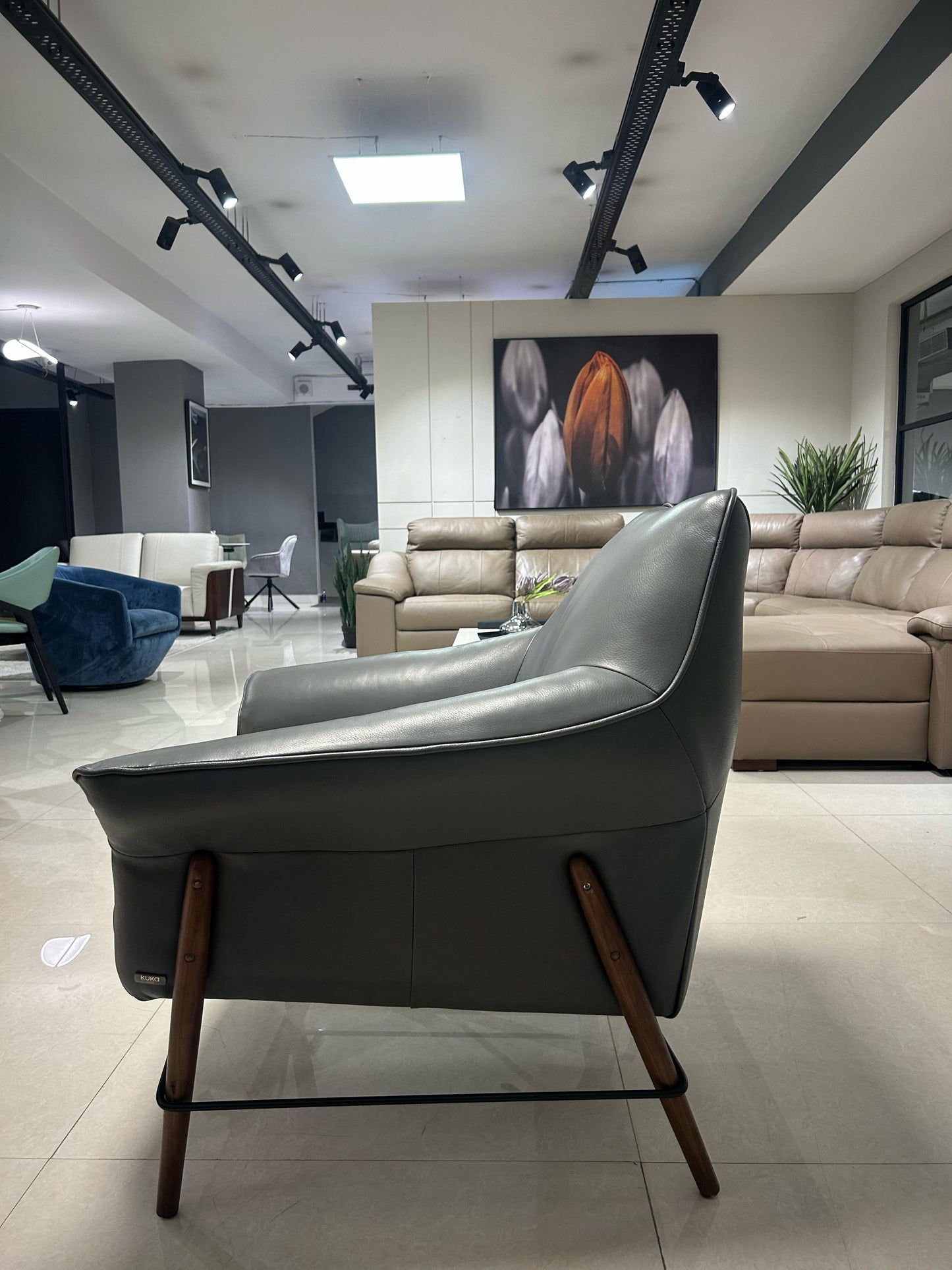 A033 - ACCENT CHAIR - GB