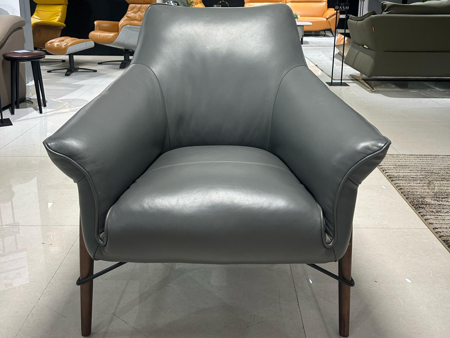 A033 - ACCENT CHAIR - GB