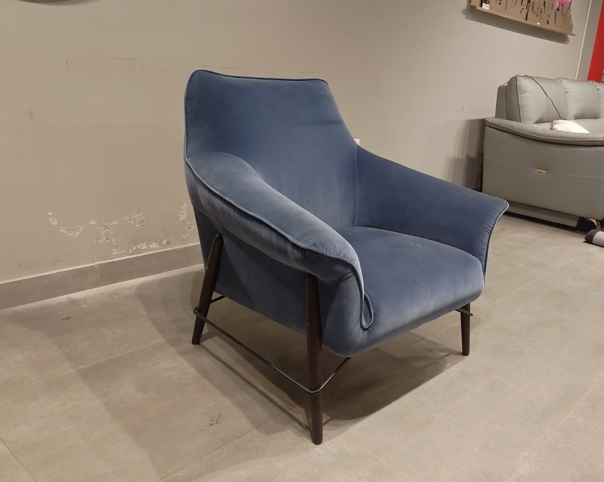 A033 - ACCENT CHAIR -  BWDD
