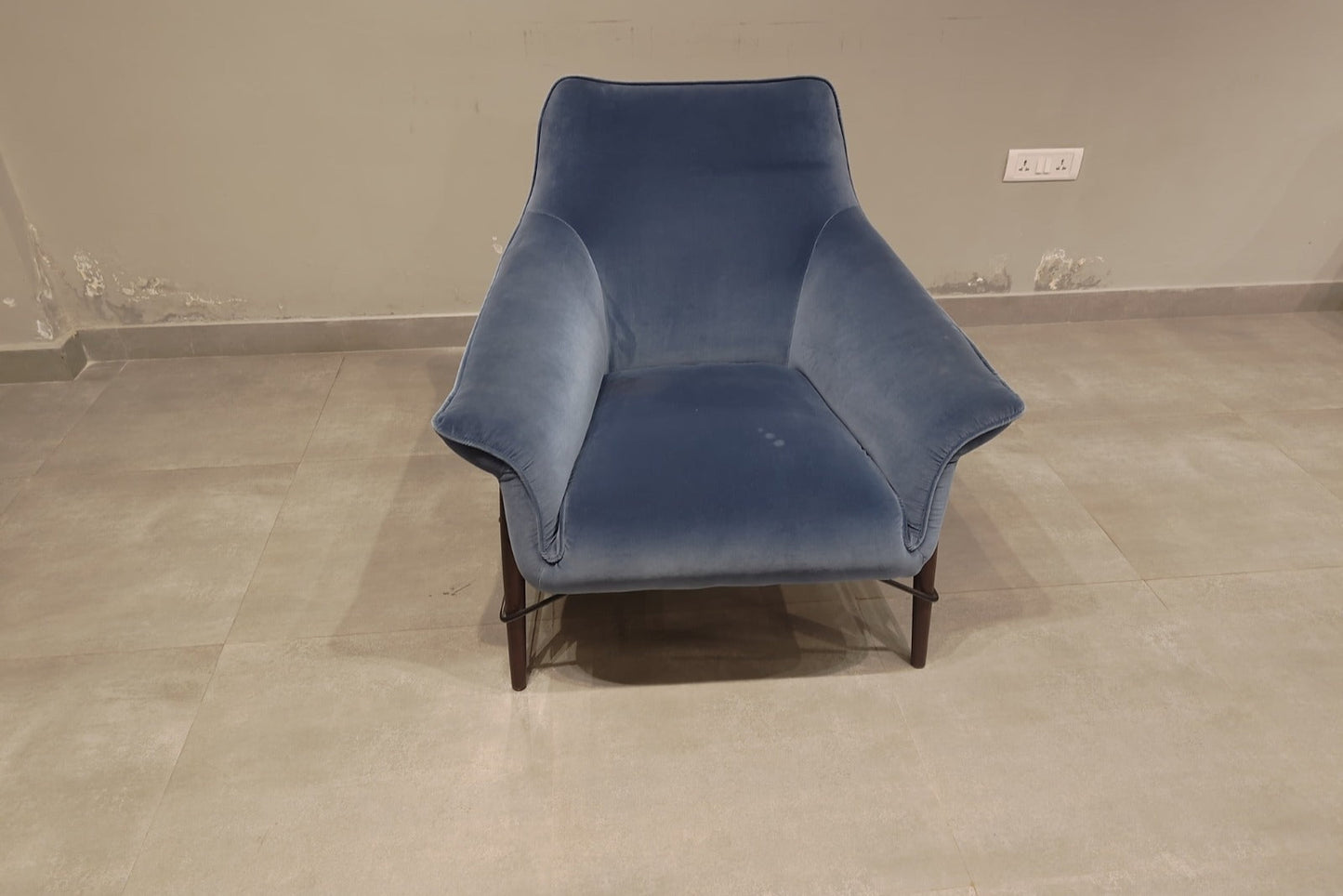 A033 - ACCENT CHAIR -  BWDD