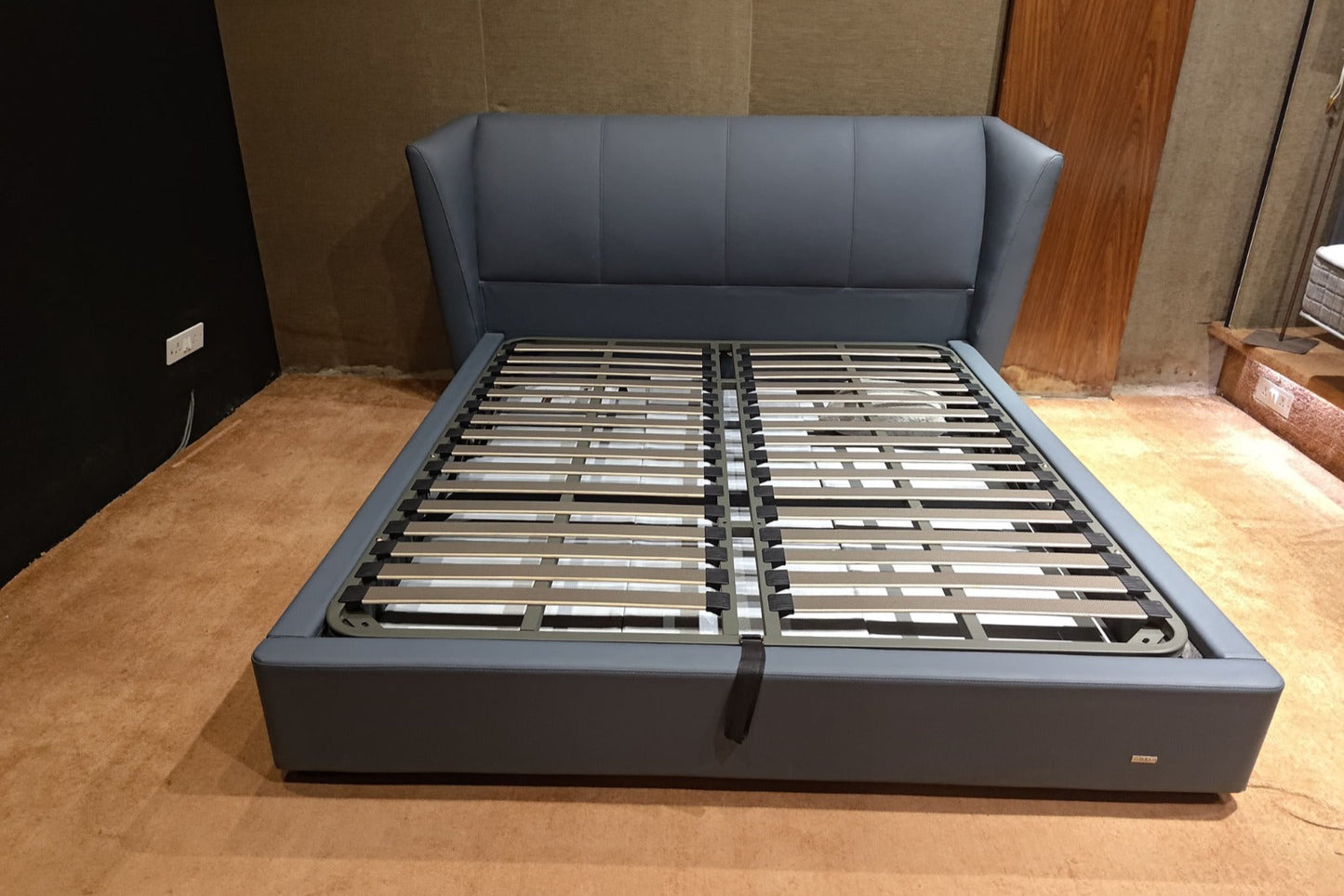 HC9039-18 - KING BED - BWDD