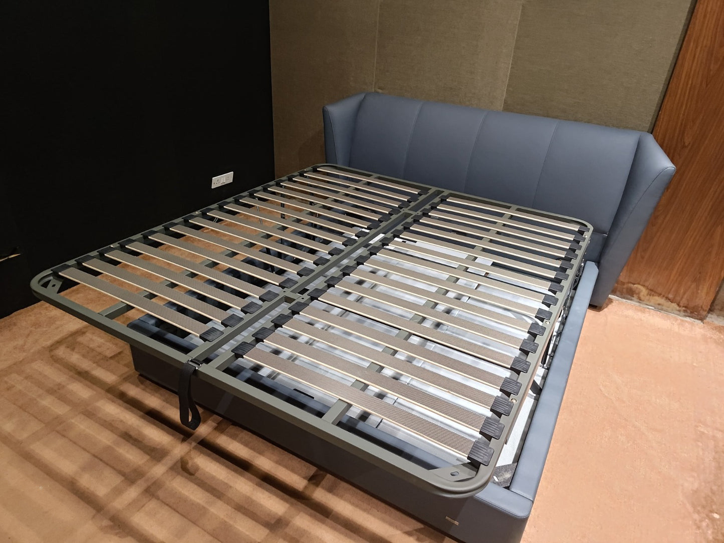 HC9039-18 - KING BED - BWDD