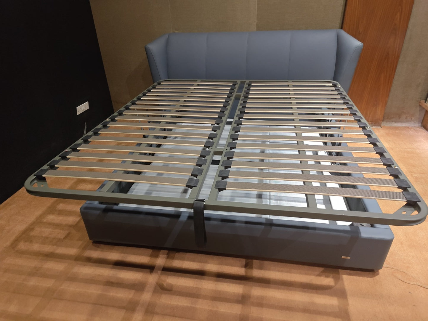 HC9039-18 - KING BED - BWDD