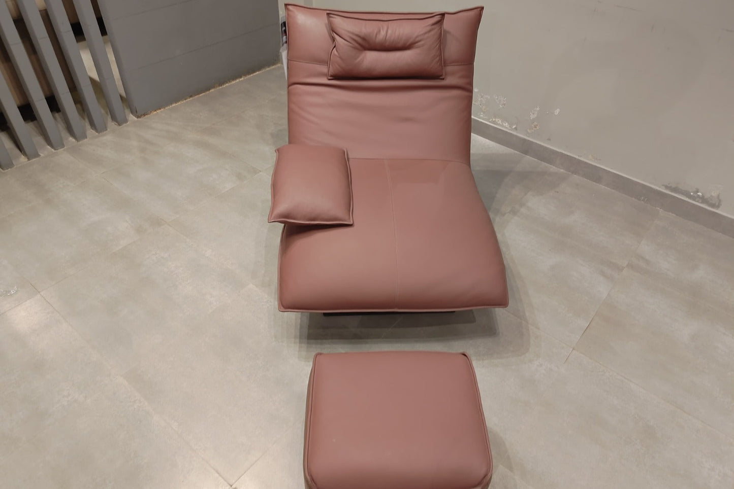 X-338W - CHAIR+OTTOMAN - BWDD