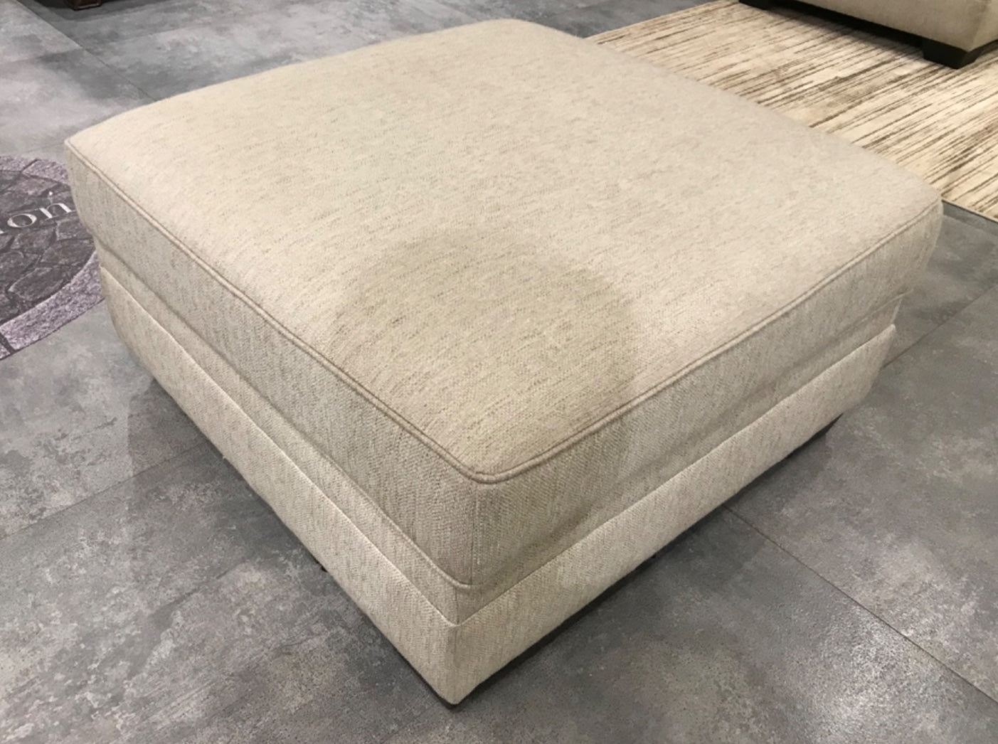 5250111 - OTTOMAN - MUM