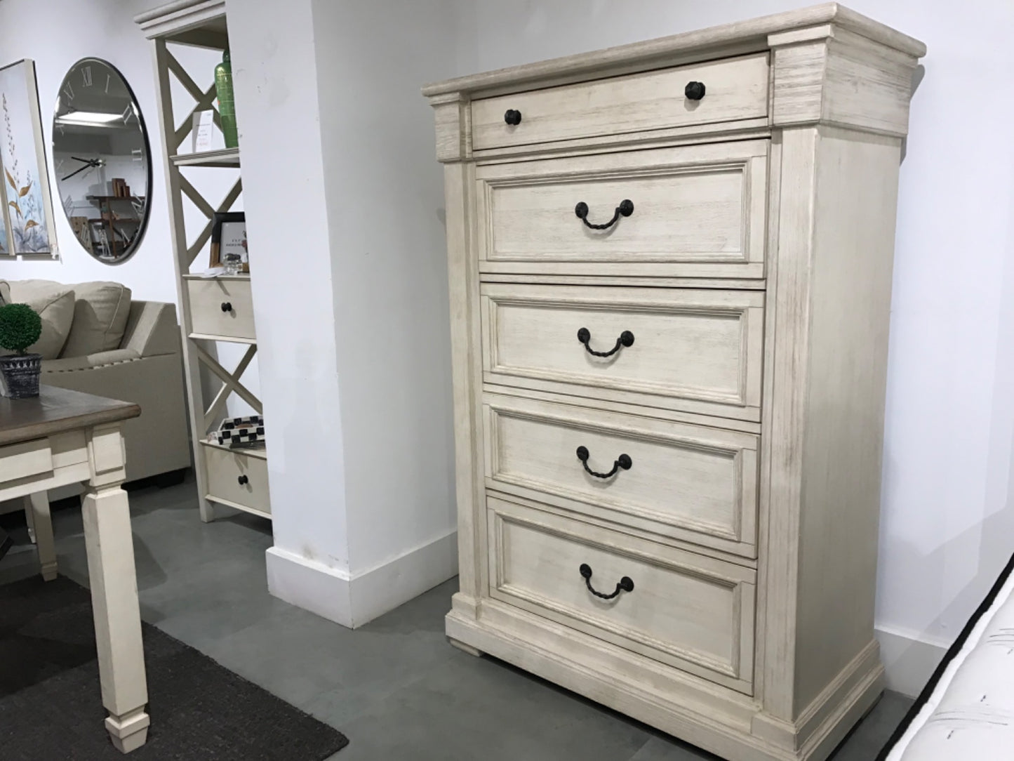 B647-146 - CHEST OF DRAWERS - BTM