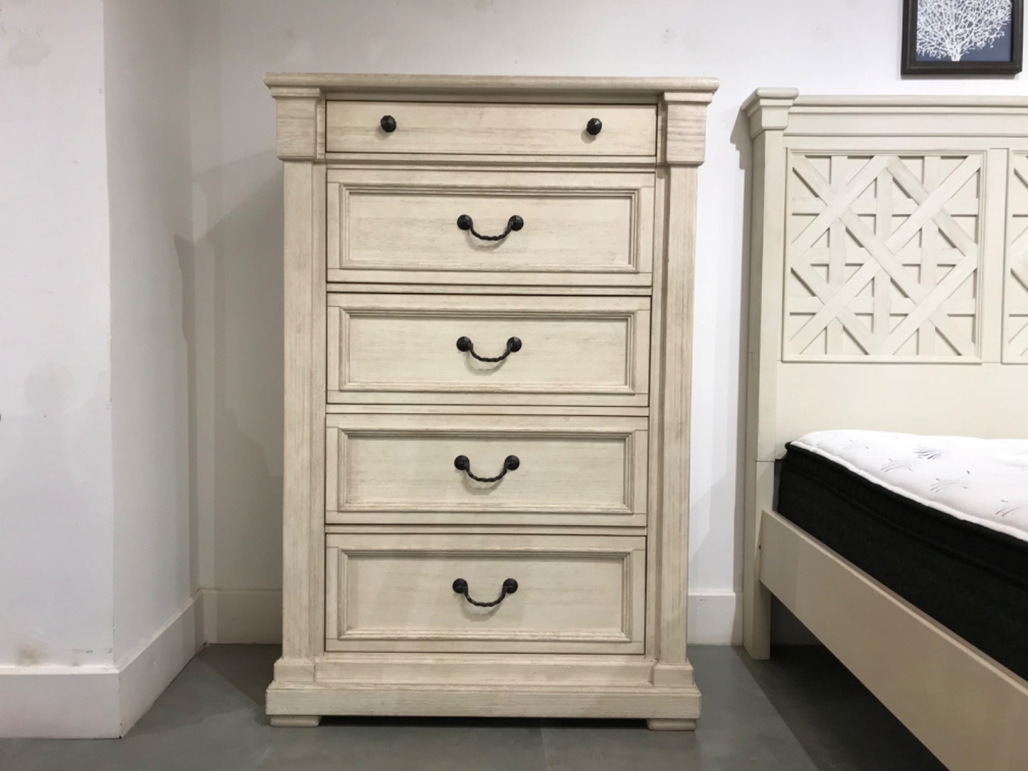 B647-146 - CHEST OF DRAWERS - BTM