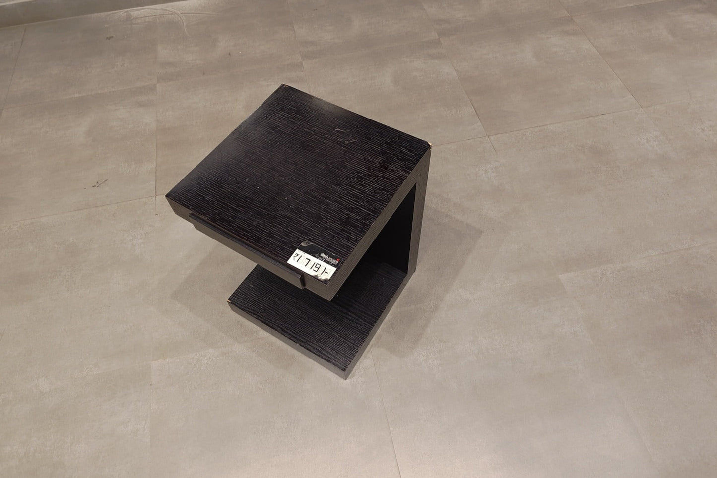 CT-117 - SIDE TABLE - BWDD