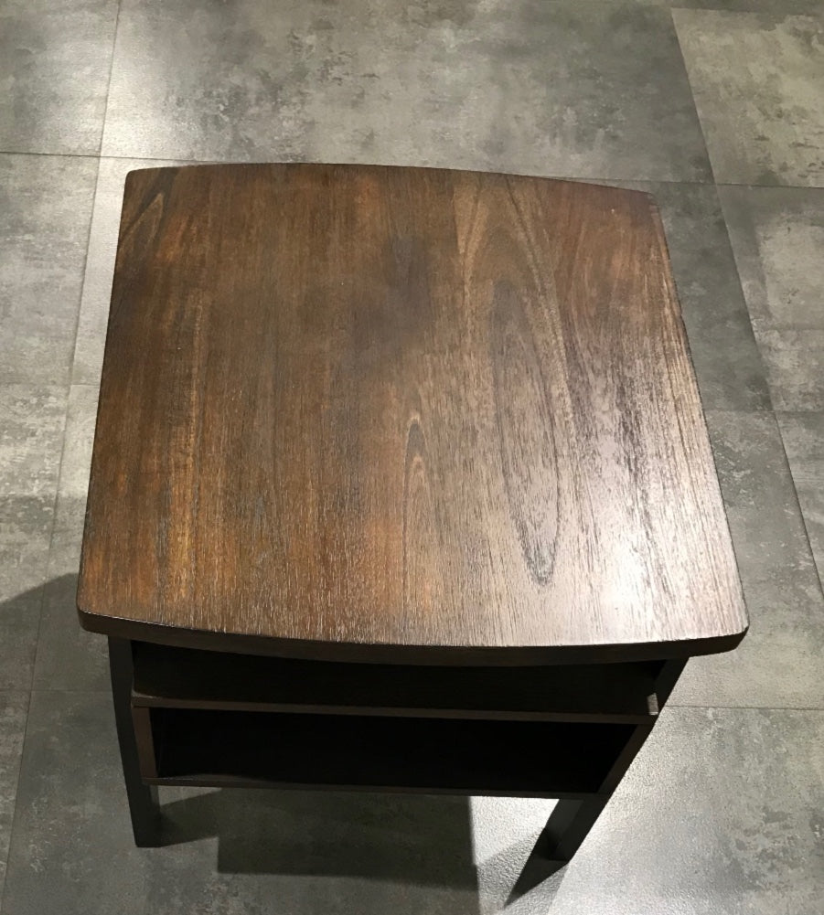 T758-3 - END TABLE - MUM
