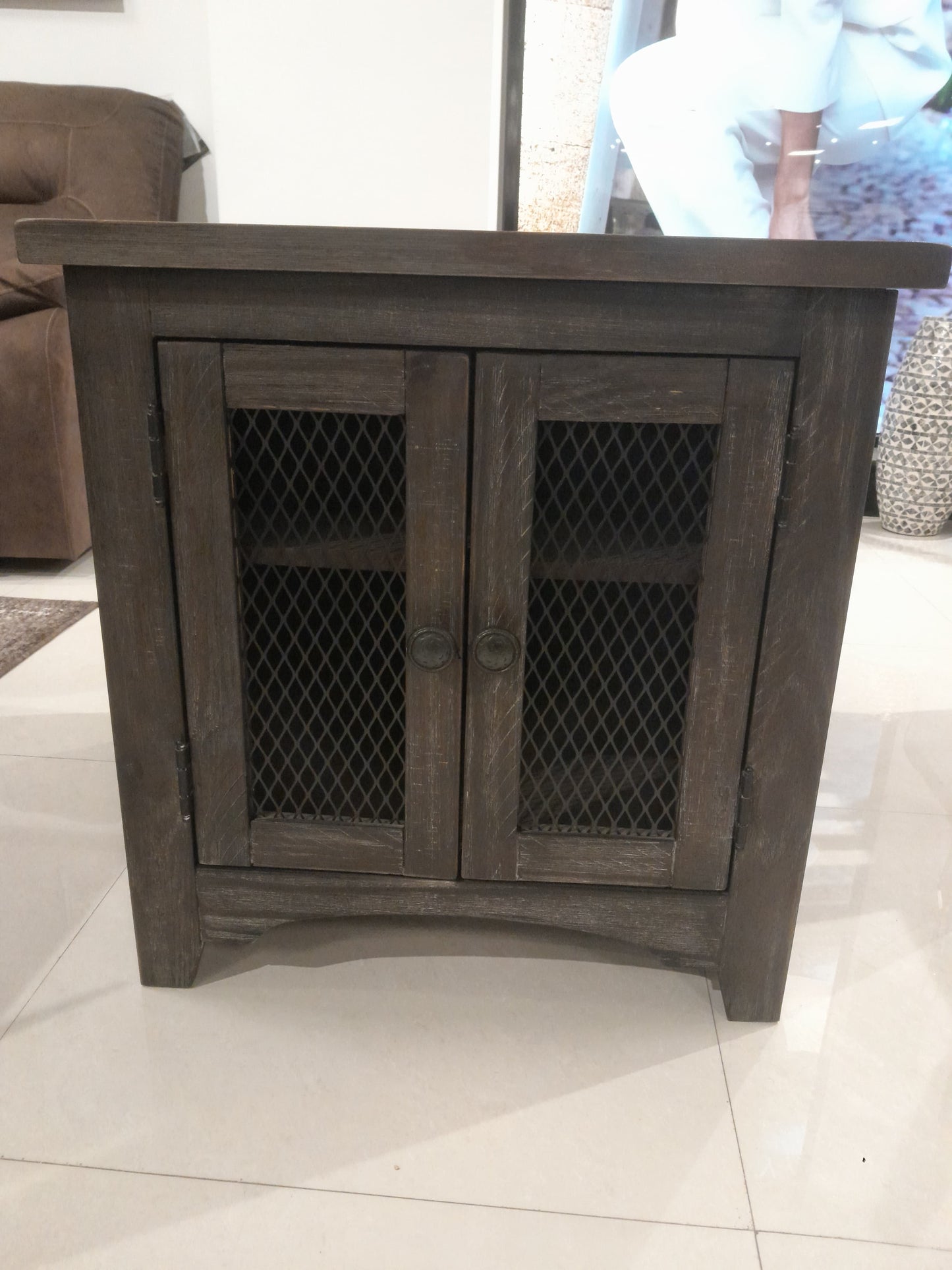 T446-3 - END TABLE - MDP