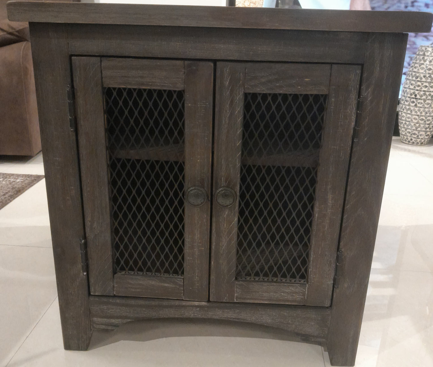 T446-3 - END TABLE - MDP
