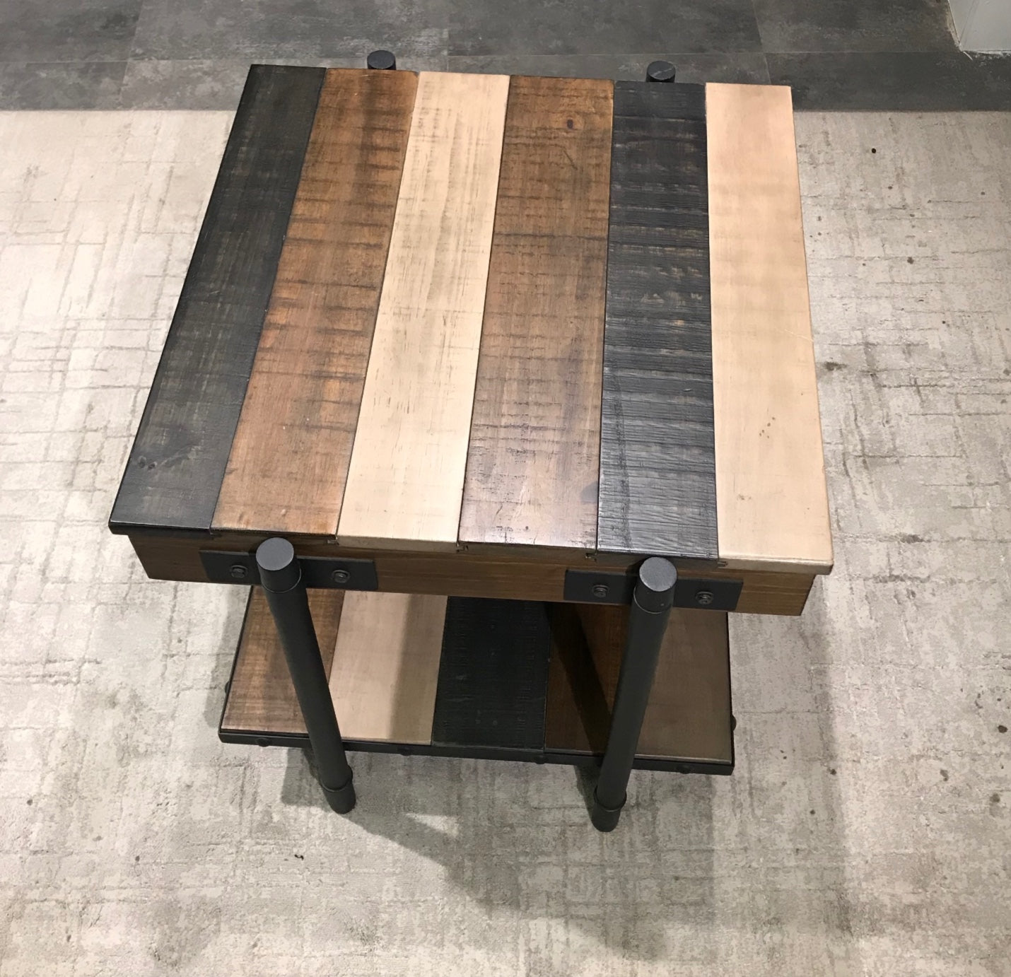 T259-2 - END TABLE - MUM