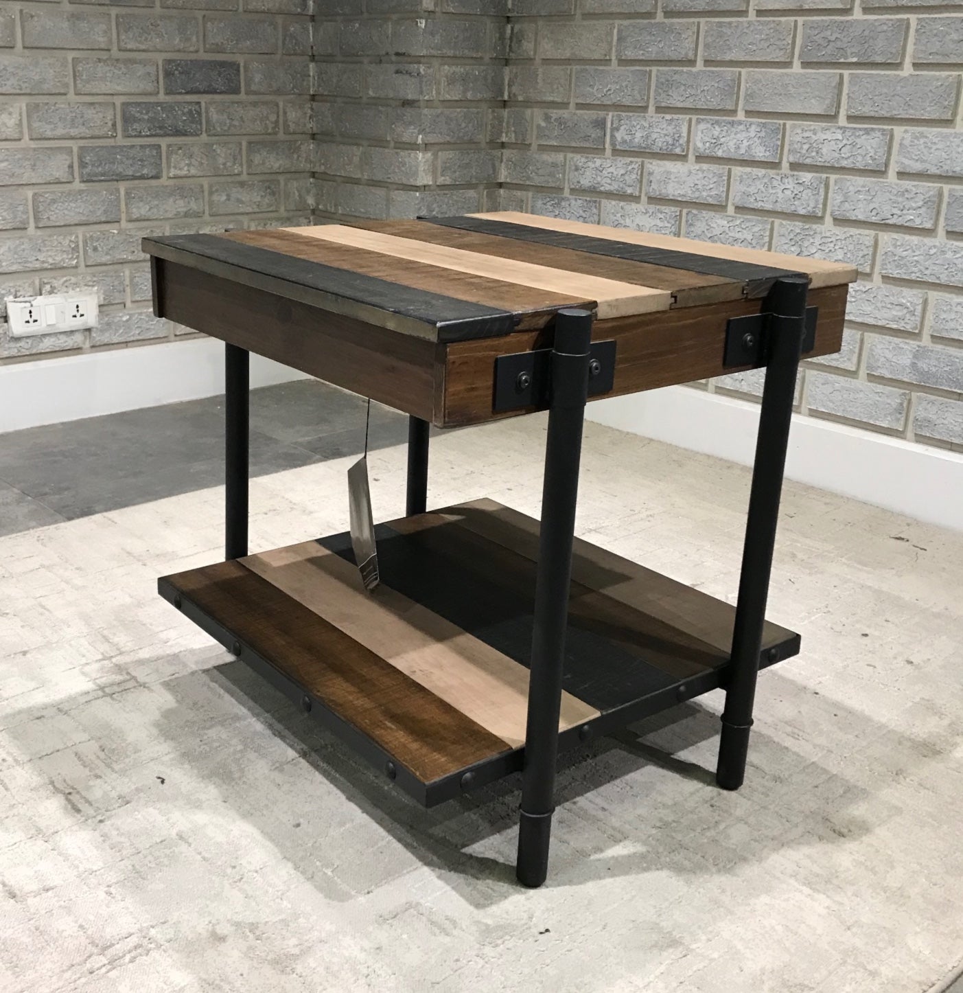 T259-2 - END TABLE - MUM