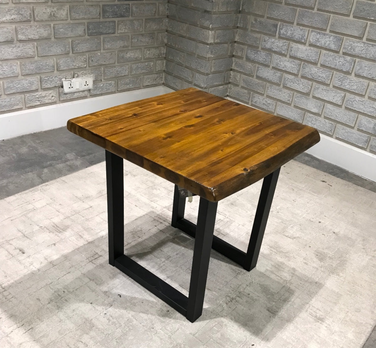 T855-2 - END TABLE - MUM