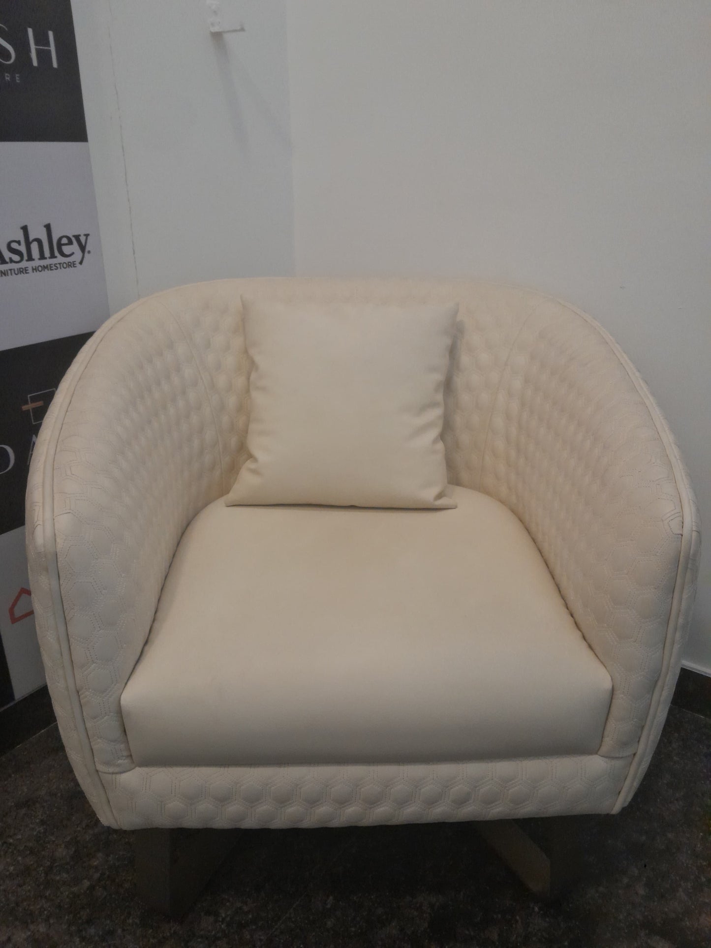 MB003A(2) - SIDE CHAIR - OUTLET