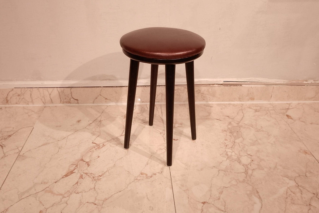 D827 - STOOL - BSK