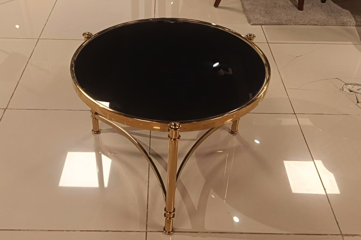E15857 - END TABLE - BH