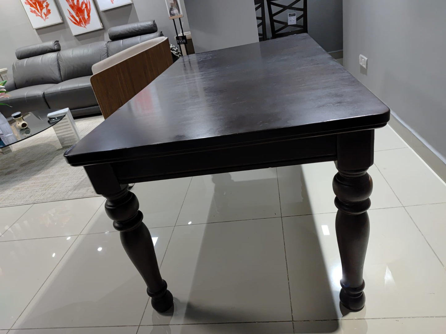 D697-25 - DINING TABLE - BH