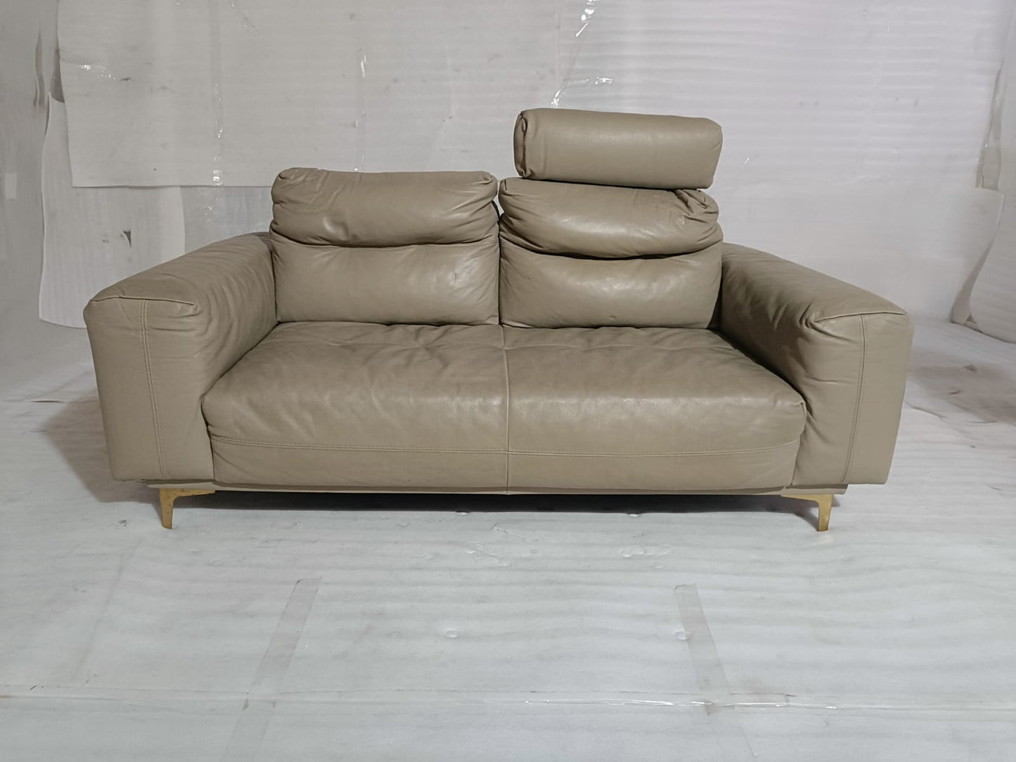 5620 - 2 SEATER - BLR WH