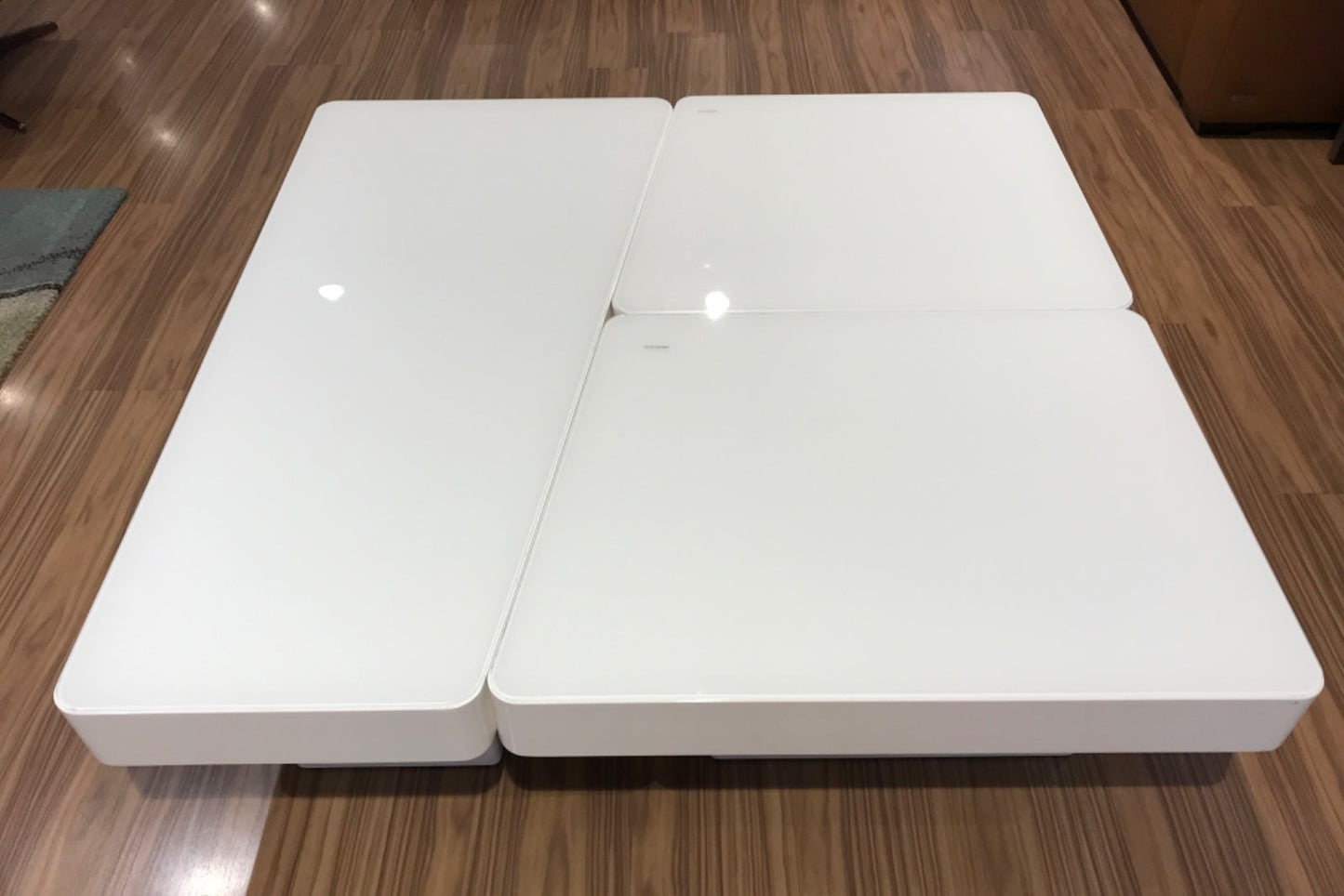 HA-02 - COFFEE TABLE - OUTLET