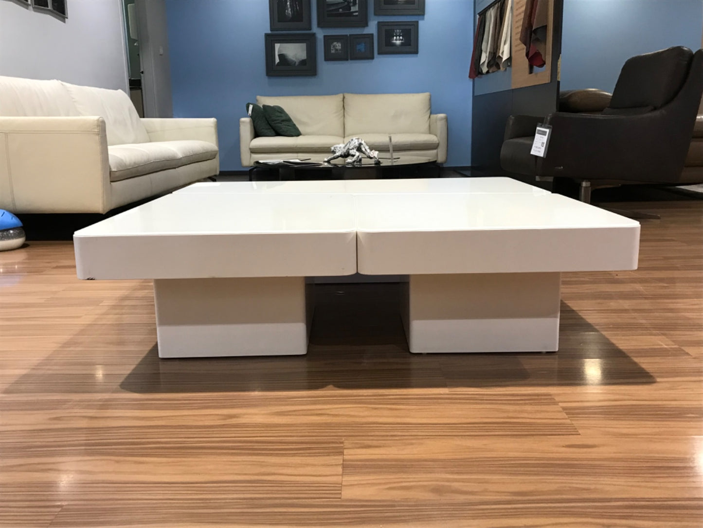 HA-02 - COFFEE TABLE - OUTLET