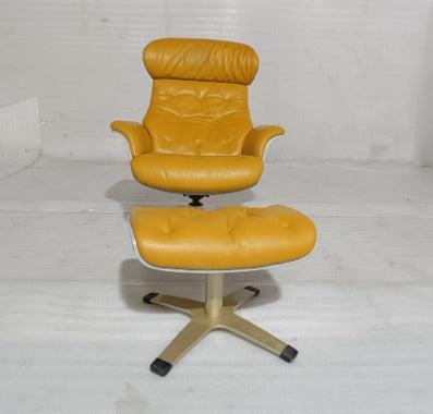 A938(1) - CHAIR+OTTOMAN - BLR WH
