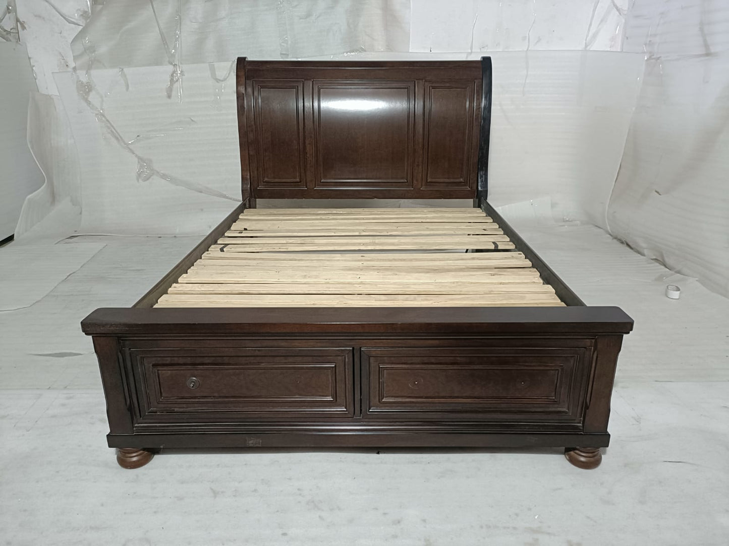 B697-74W1/77W1/98W1 - QUEEN STORAGE BED - OUTLET