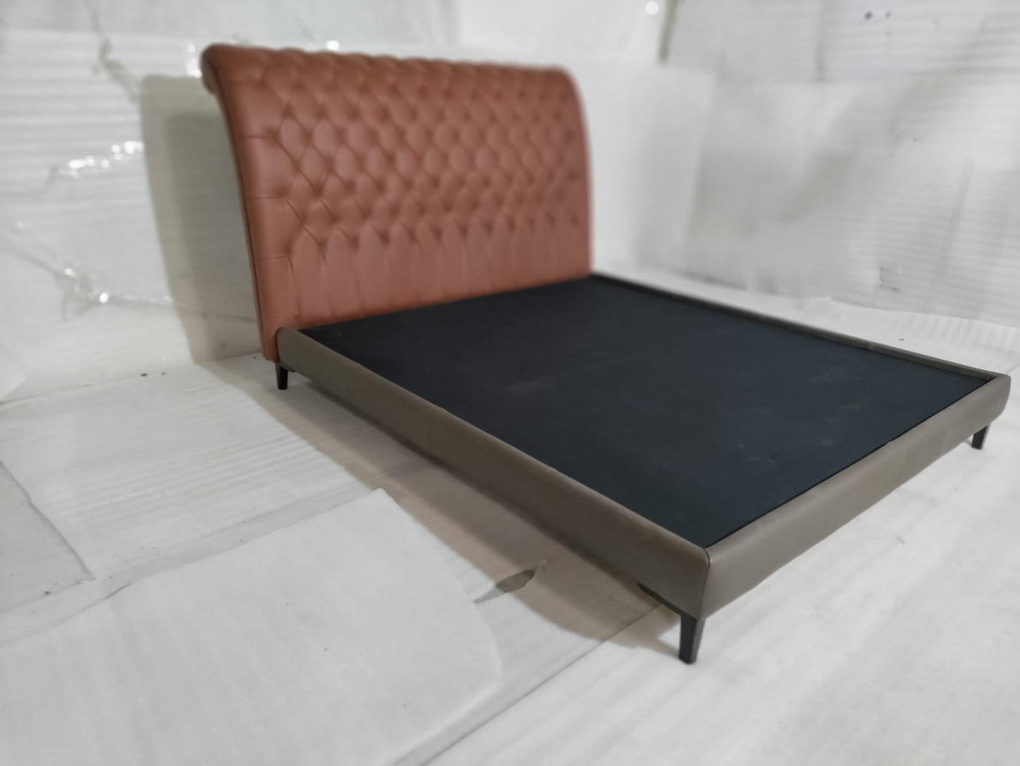 RIO - KING BED - OUTLET