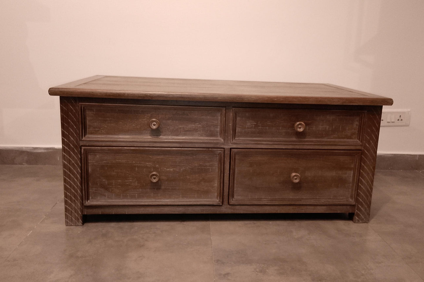 T648-20 - CENTER TABLE - BSK