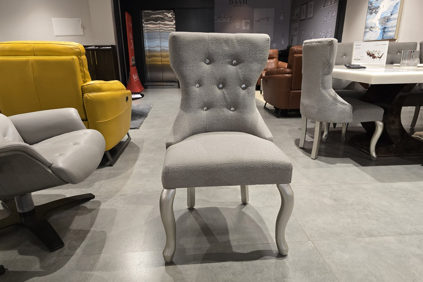 D650-03(8) - DINING CHAIR - OUTLET