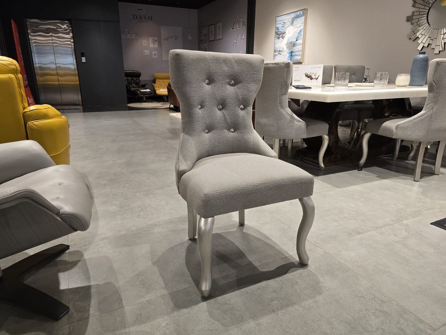 D650-03(8) - DINING CHAIR - OUTLET