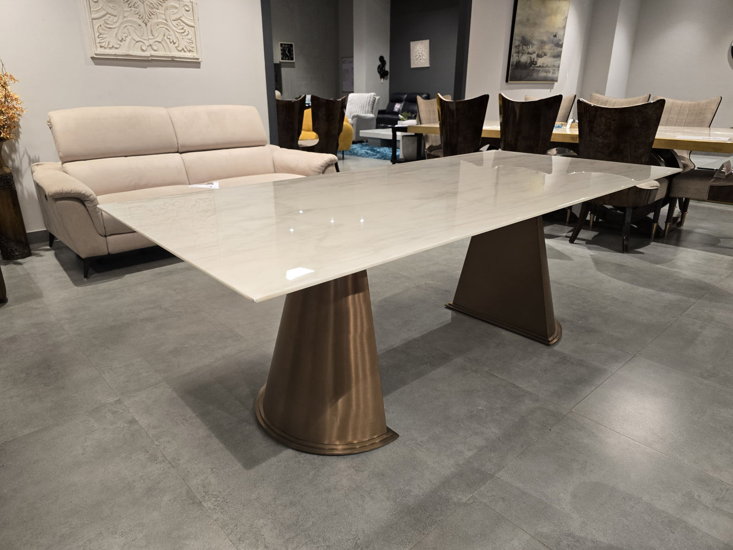 T407 - DINING TABLE - OUTLET