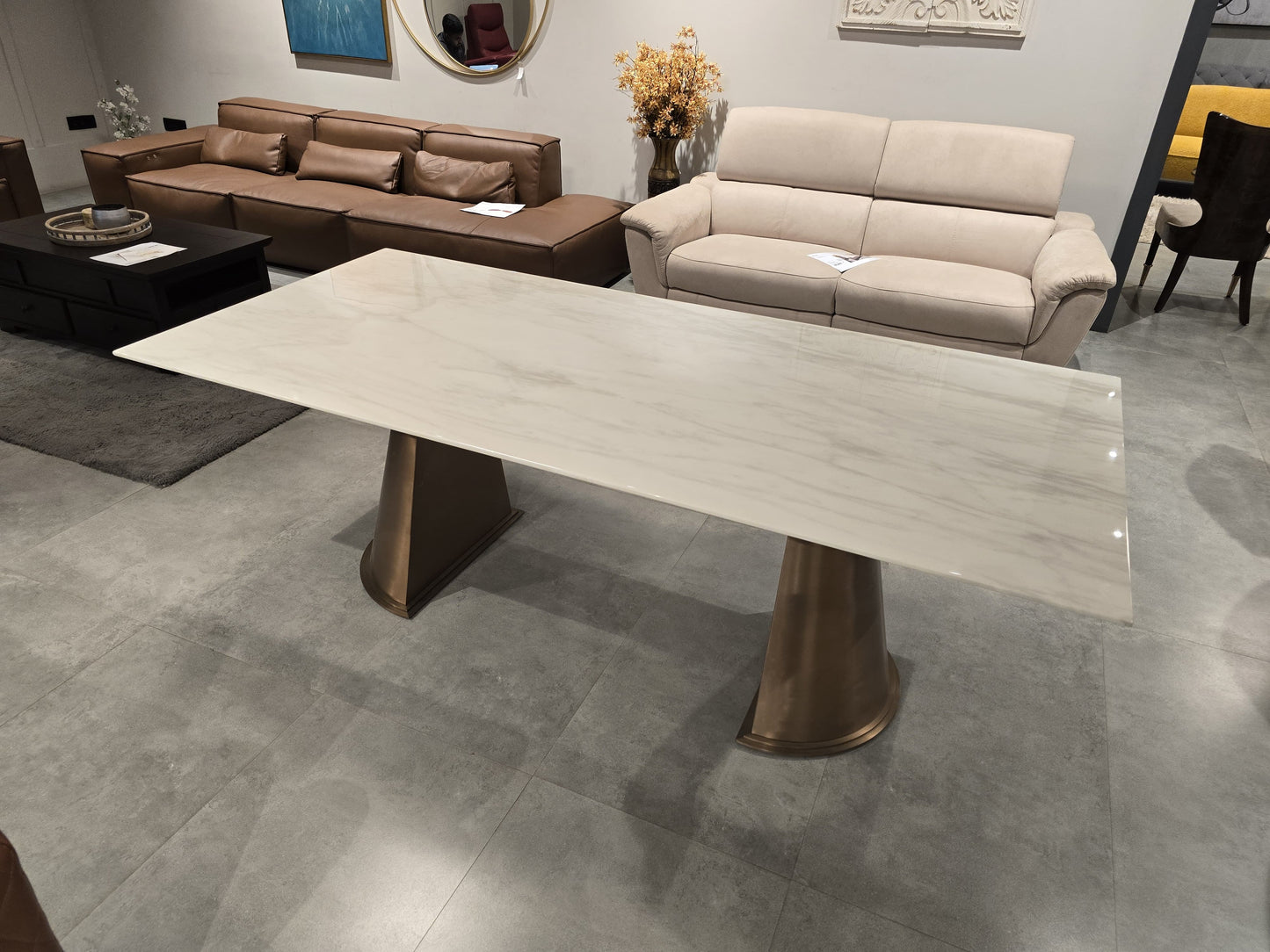T407 - DINING TABLE - OUTLET