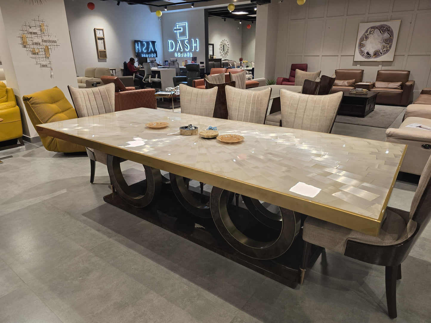 SELENITE - DINING TABLE - OUTLET
