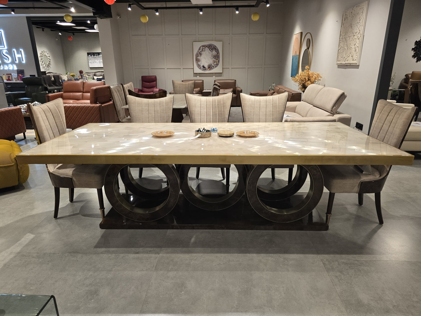 SELENITE - DINING TABLE - OUTLET
