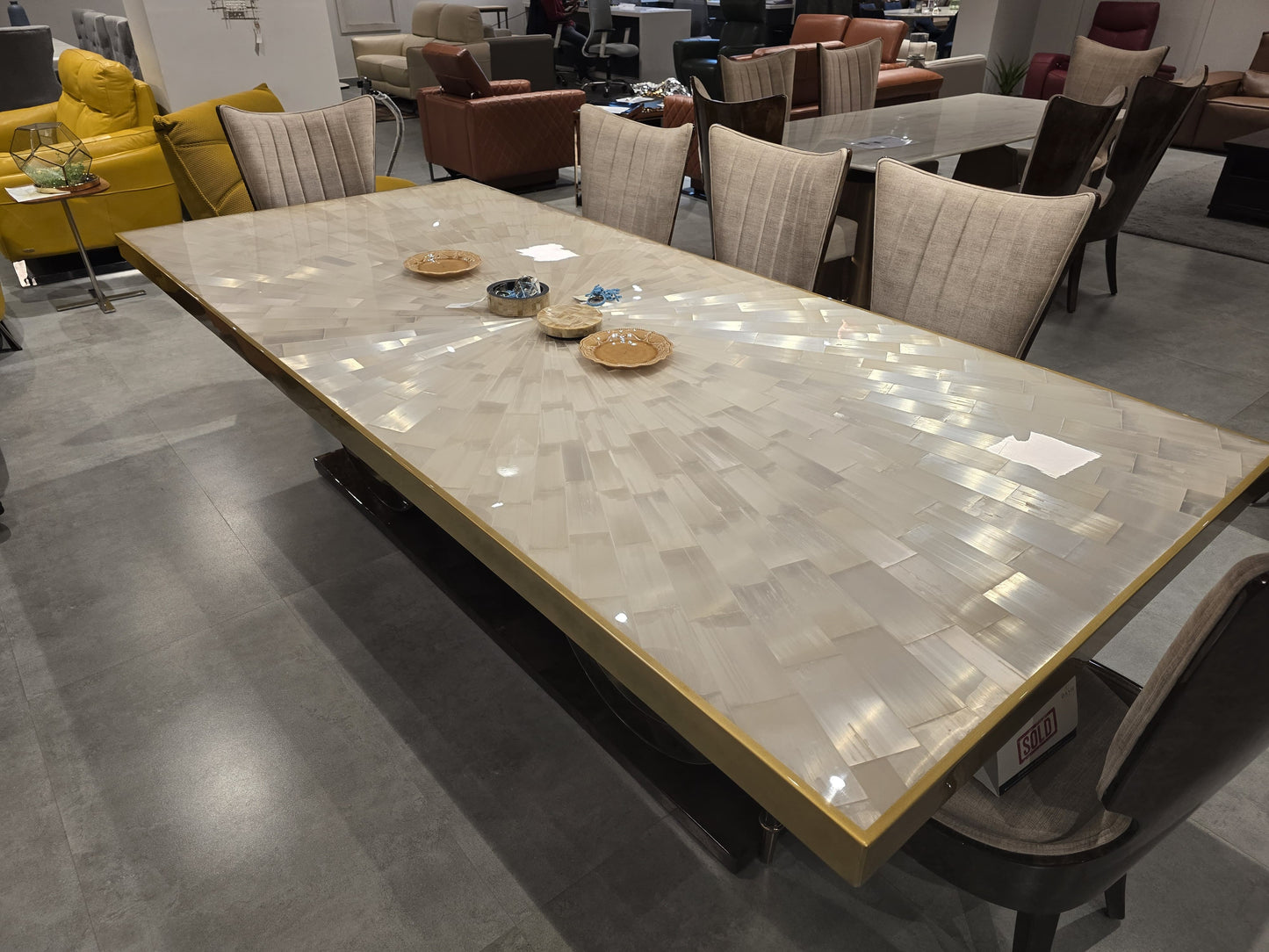 SELENITE - DINING TABLE - OUTLET