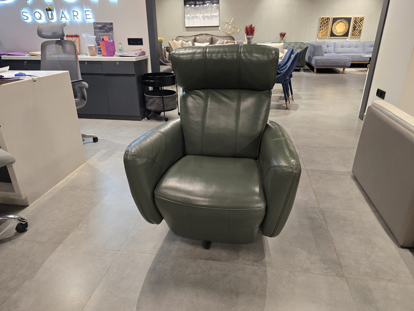 RS-B5041(1) - 1 SEATER RECLINER(ELECTRIC) - OUTLET (S56209 - 01-04-2026 - PRASHANTH KAKDE - BWDA)