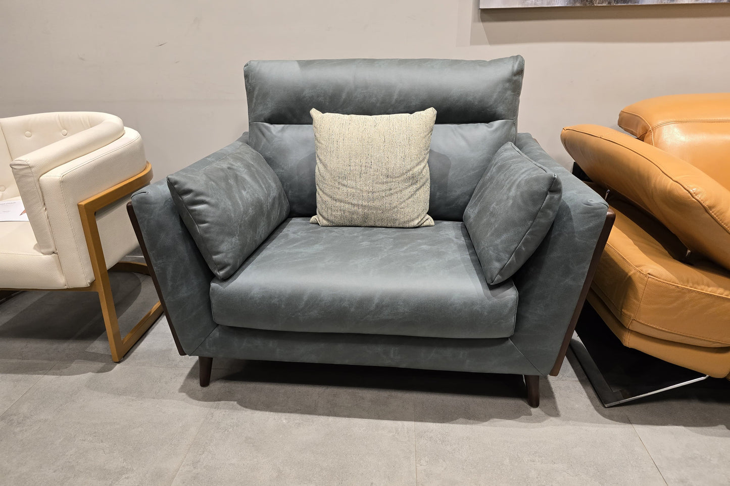 BY.656 - 1.5 SEATER - OUTLET