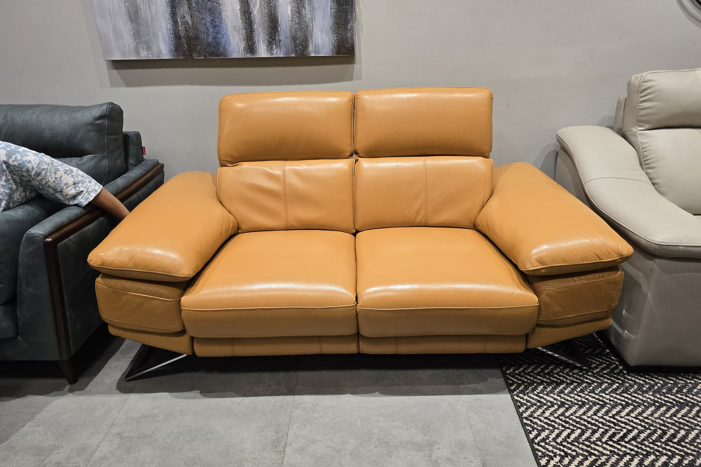 RS-B0197 - 2 SEATER RECLINER(ELECTRIC) - OUTLET