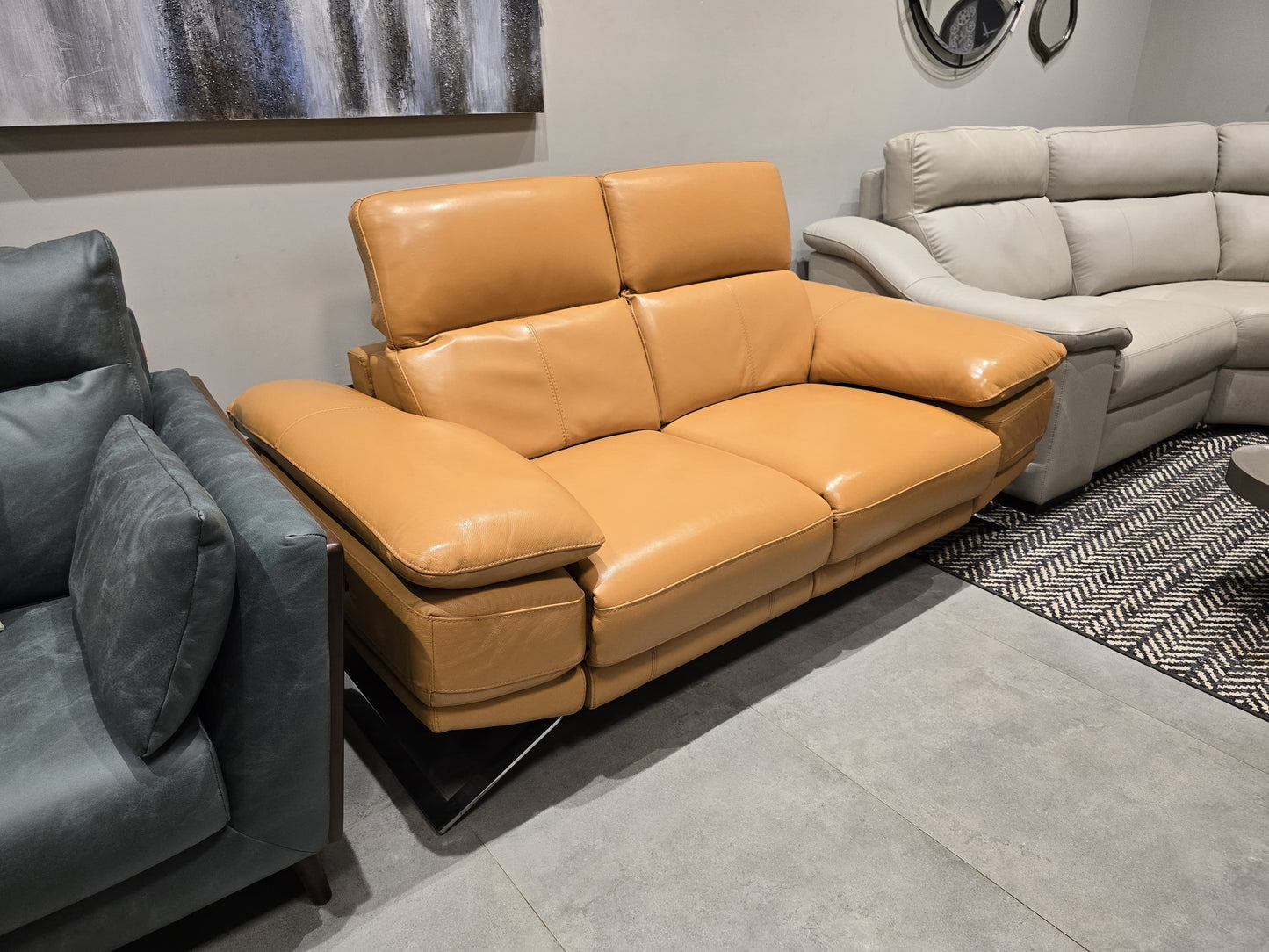 RS-B0197 - 2 SEATER RECLINER(ELECTRIC) - OUTLET