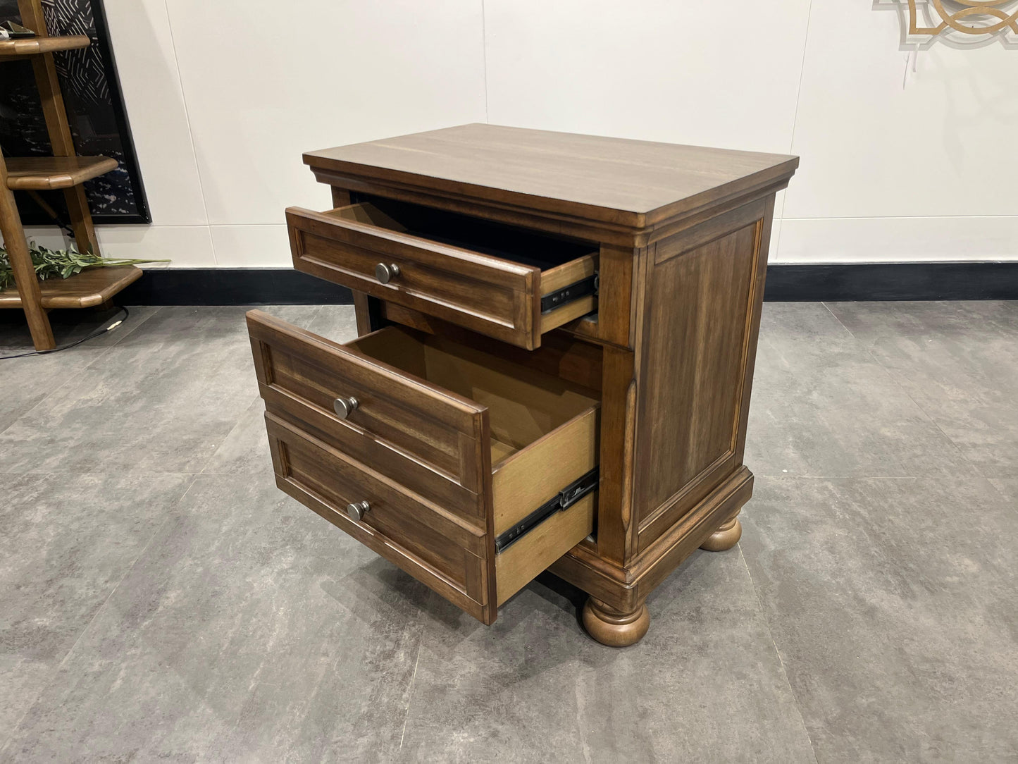 B719-92 - NIGHTSTAND - NAR