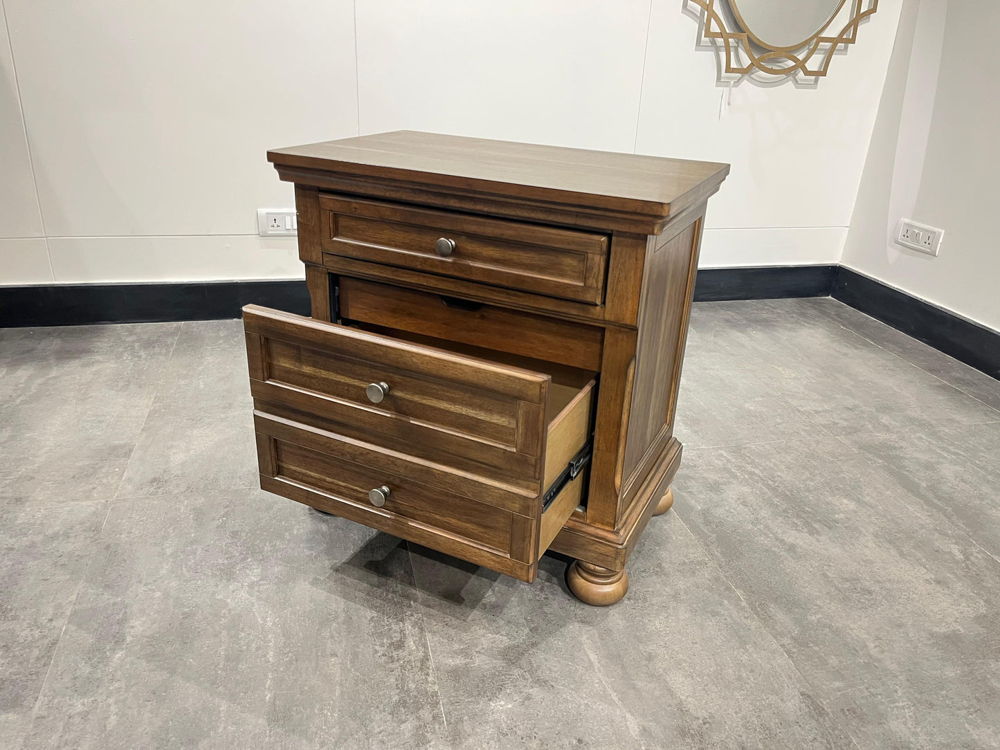 B719-92 - NIGHTSTAND - NAR