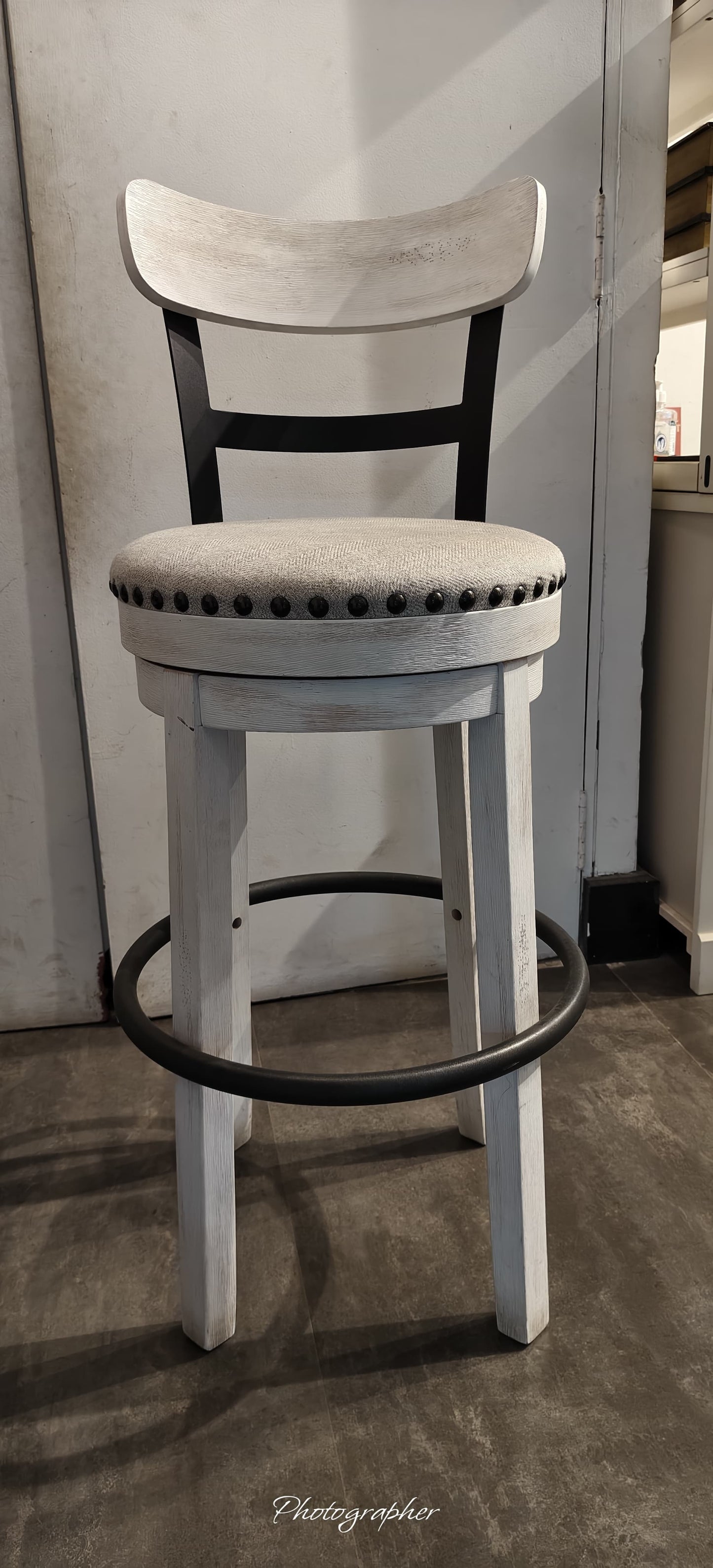 D546-530(1) - BAR STOOL - MDP