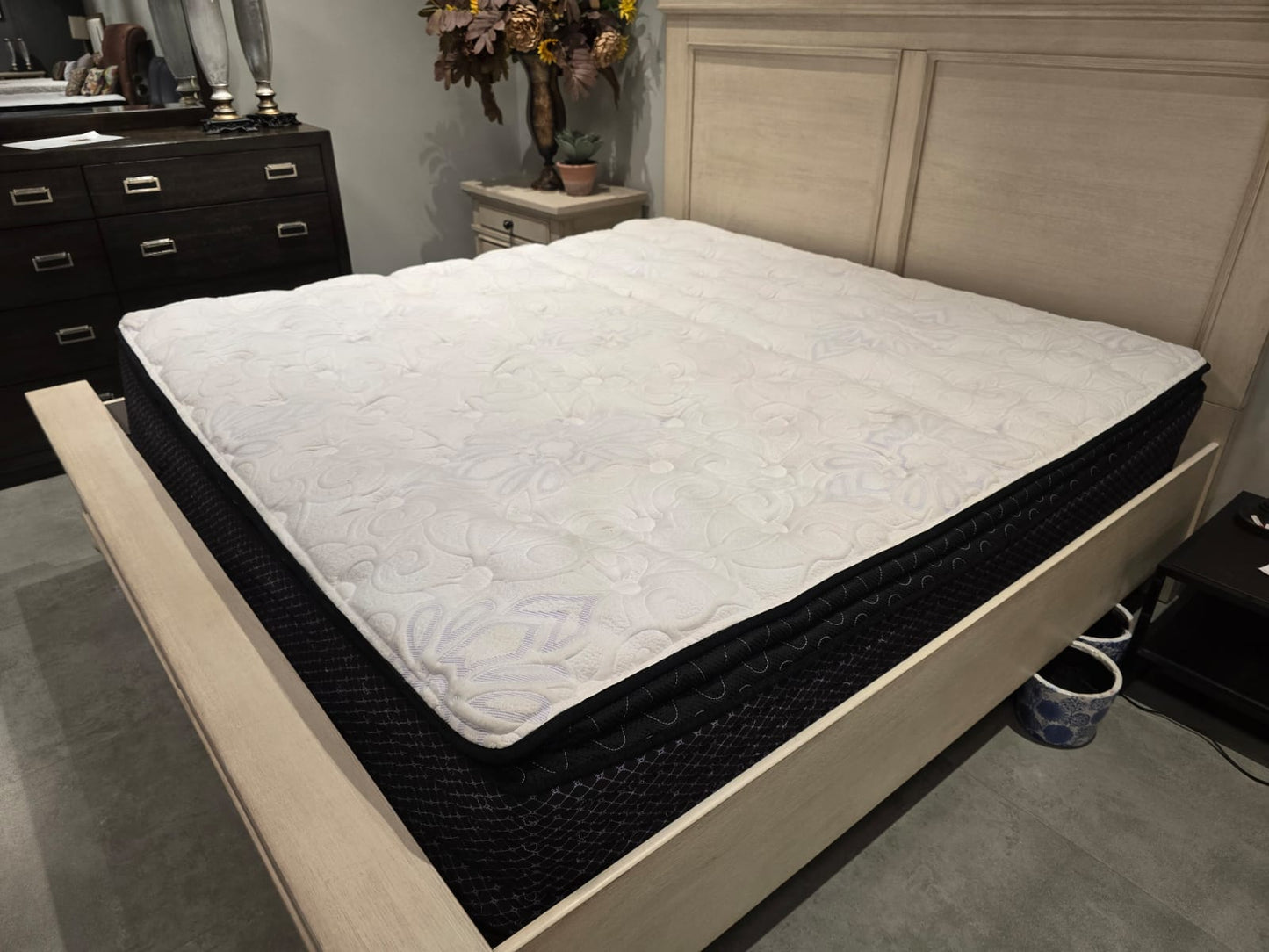 M71851W1(2) - CAL KING MATTRESS - OUTLET